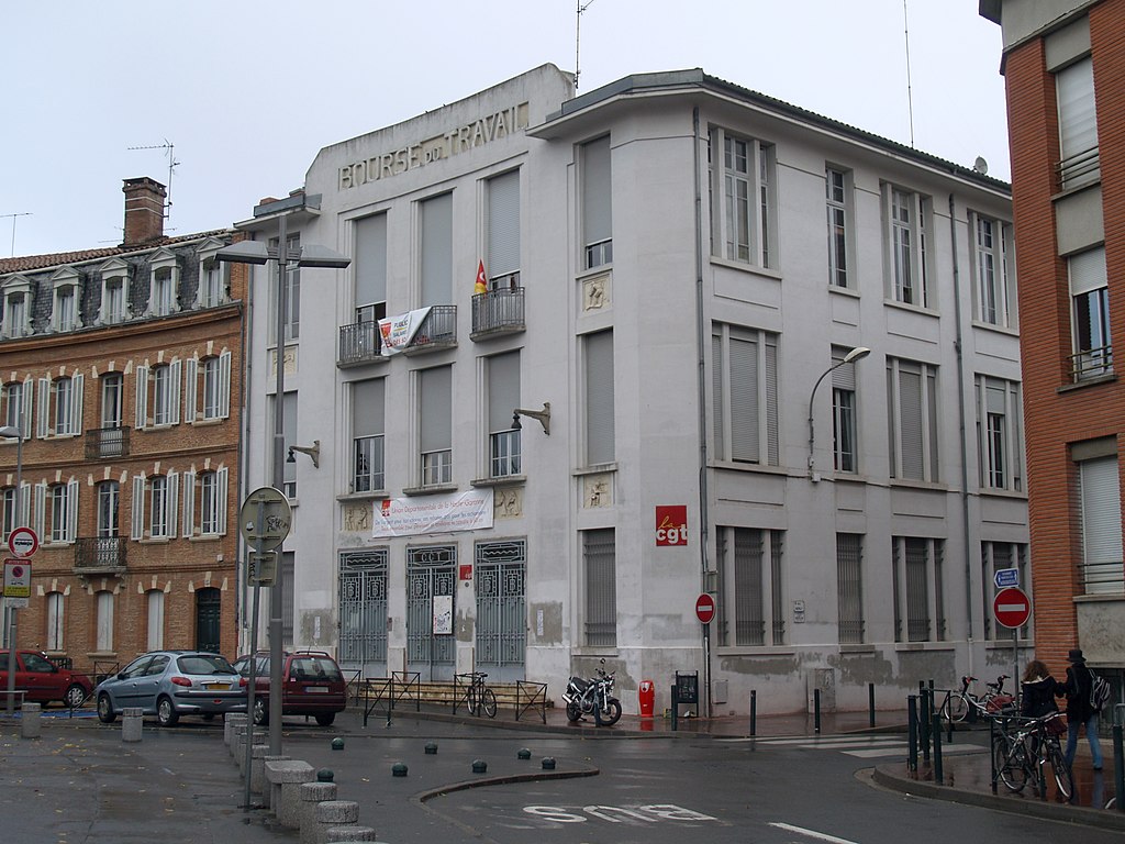 31 1024px-Bourse_du_travail_de_Toulouse_by_Mikani.jpg