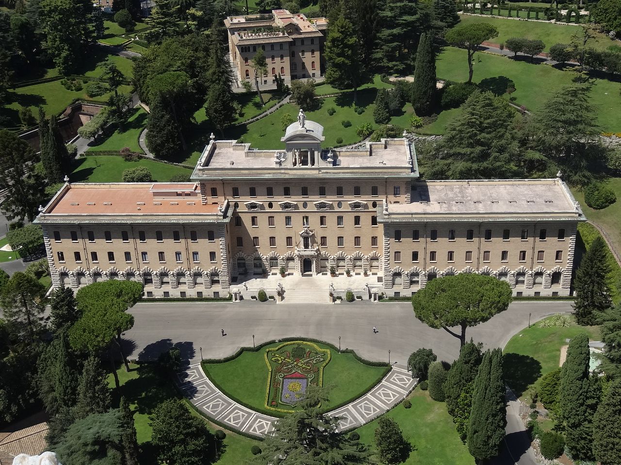 31Views_from_the_dome_of_Saint_Peter's_Basilica_09.jpg