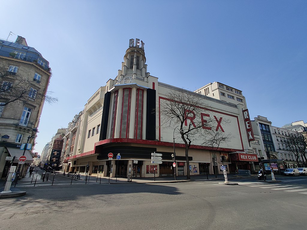 32 1024px-Facade_Rex.jpg