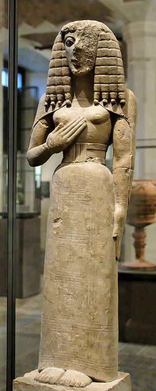 320px-Lady_of_Auxerre_Louvre_Ma3098_n1.jpg