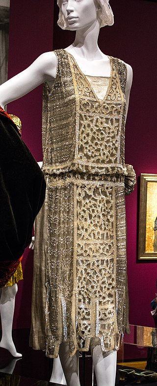 320px-Schneider_wedding_dress_(25844041708).jpg