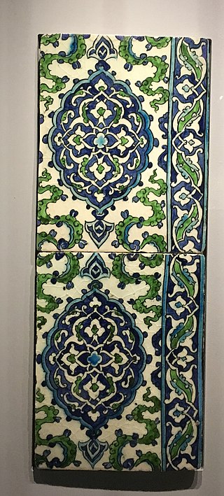 320px-Two_tiles_with_arabesques_-_Syria_(_Damascus)_-_late_16th_century_-_Gulbenkian_-_Inv._1605.jpg