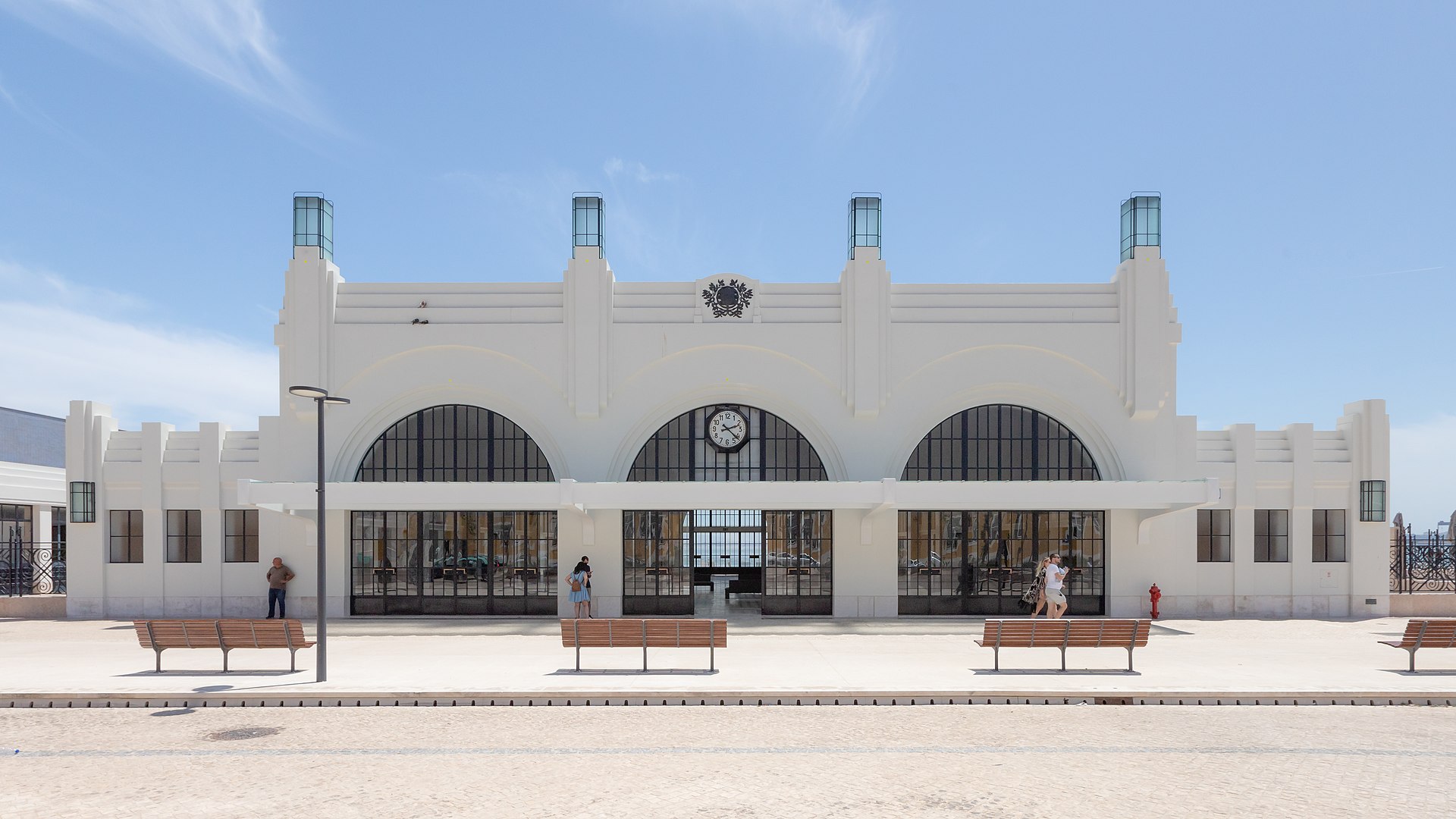 32Terminal_Terreiro_do_Paço_(51215404296).jpg