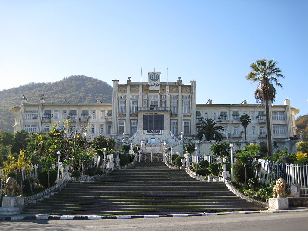 33 иран 1024px-Old_Hotel_Ramsar.jpg