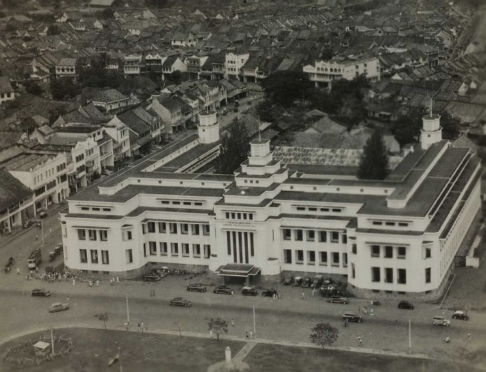 33 COLLECTIE_TROPENMUSEUM_Luchtfoto_van_het_gebouw_van_de_NHM_in_Djakarta_Kota_TMnr_60054793.jpg