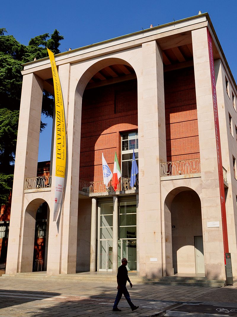 33Facciata_Palazzo_dell'Arte,_Triennale.jpg