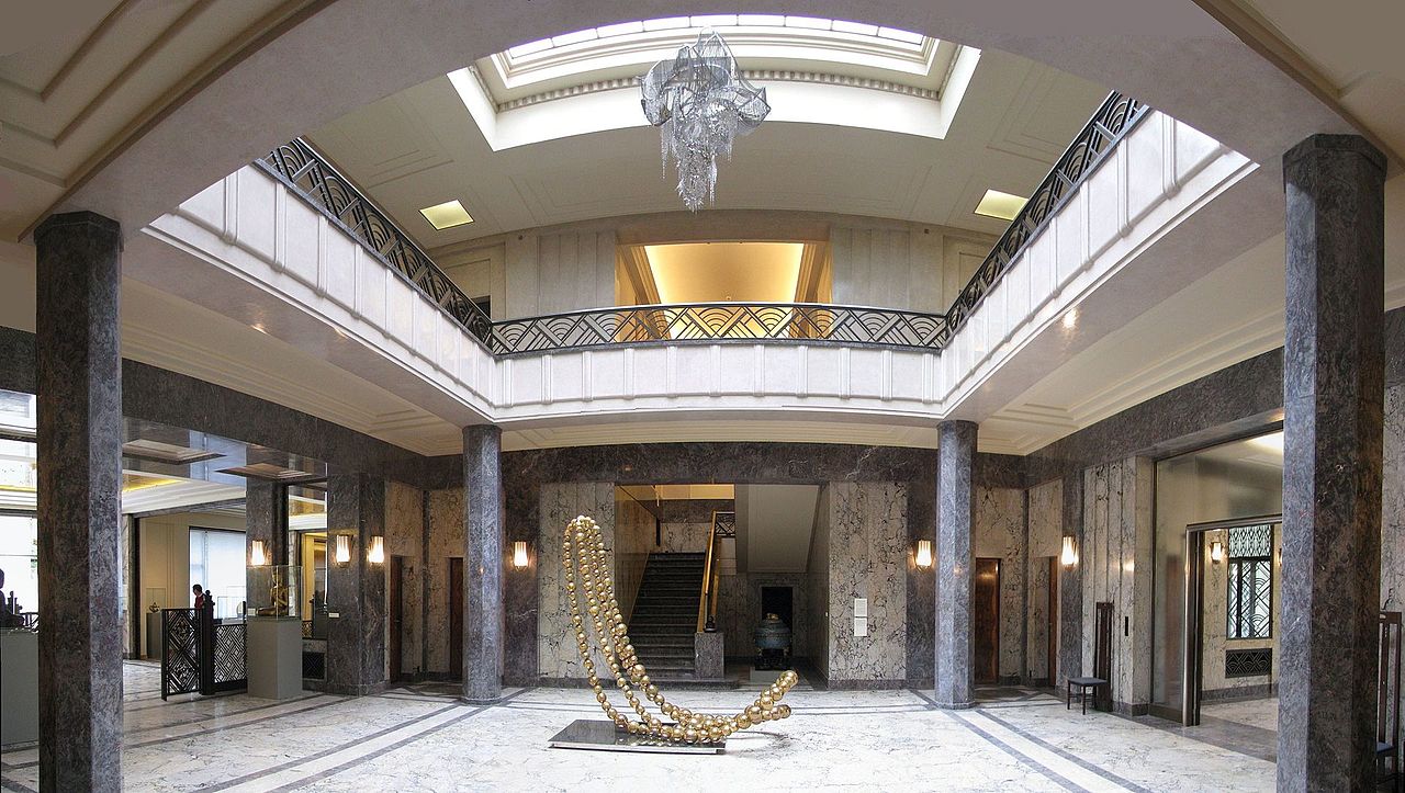34 эмпайнHall_de_la_Villa_Empain_-_avenue_Roosevelt_-_panoramio.jpg