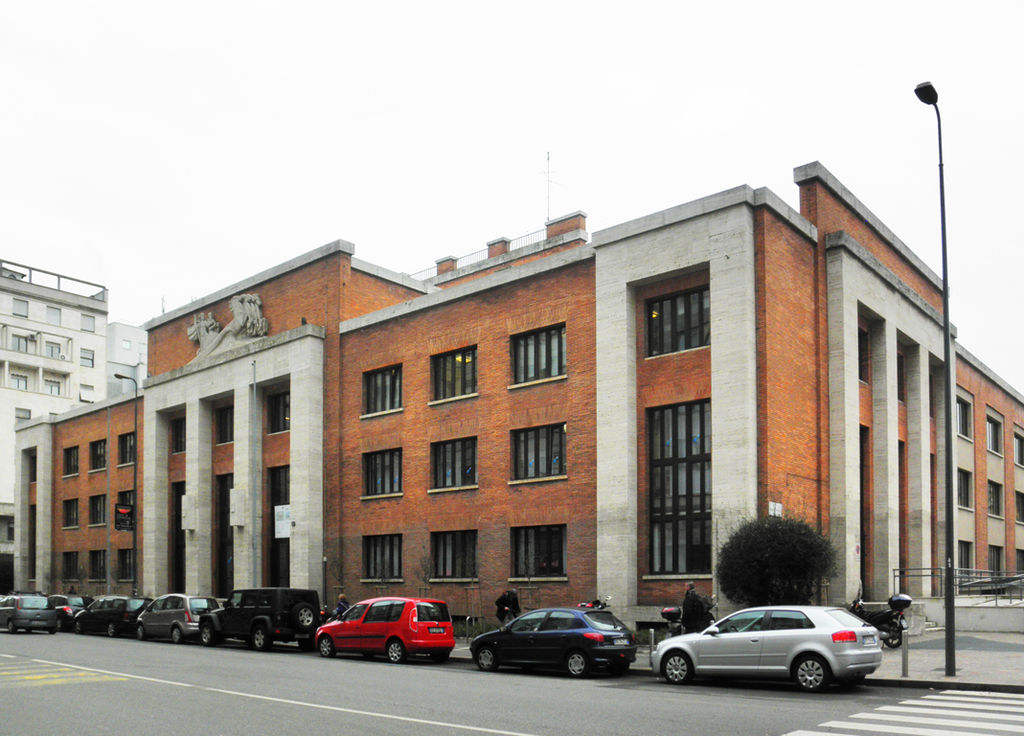 34 1024px-Milano_piscina_Cozzi.jpg