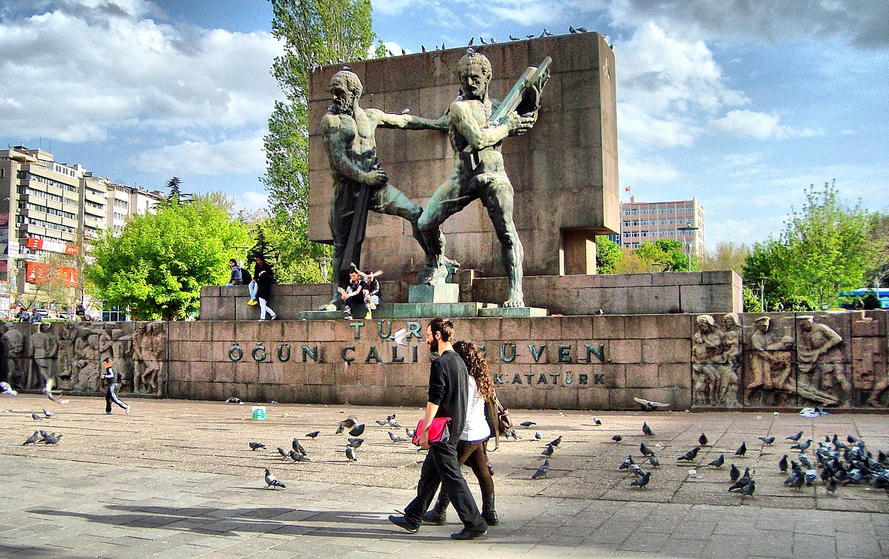 35 тур 1280px-Ankara_-Güven_park_-_panoramio.jpg