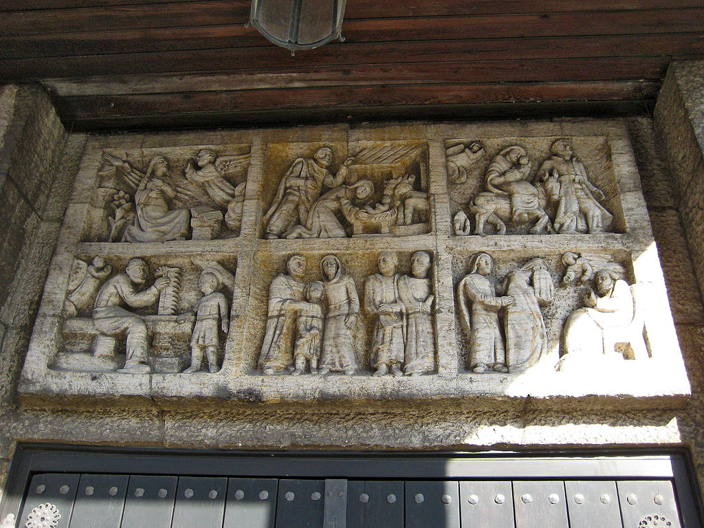 35 1024px-Sankt-Joseph-Kirche_Eingang_Relief.jpg