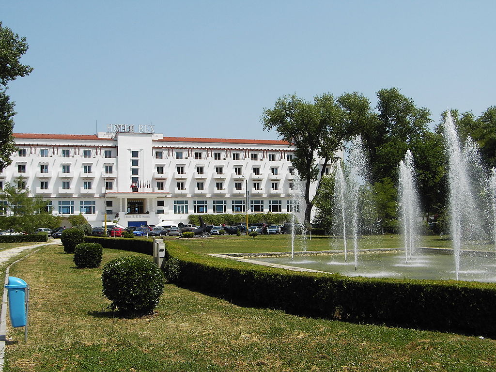 36 1024px-Mamaia_-_hotel_Rex.jpg