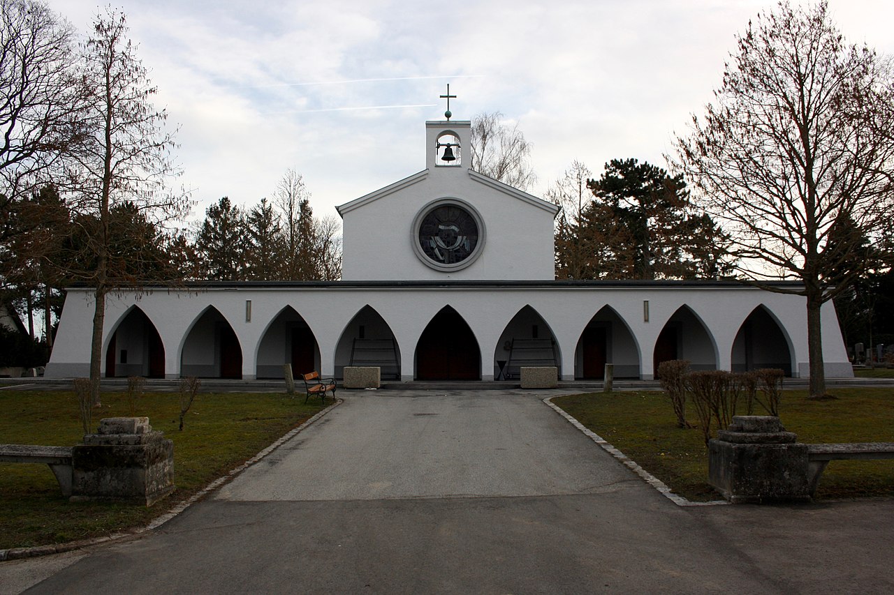36 1280px-Aufbahrungshalle_Maurer_Friedhof.jpg