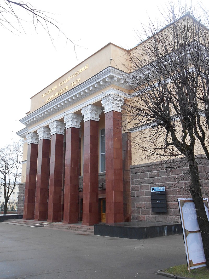 36 800px-Smolensk,_Lenin_square,_4_-_9.jpg