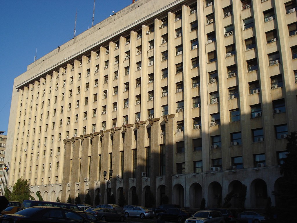 37 1024px-Palatul_CFR.jpg