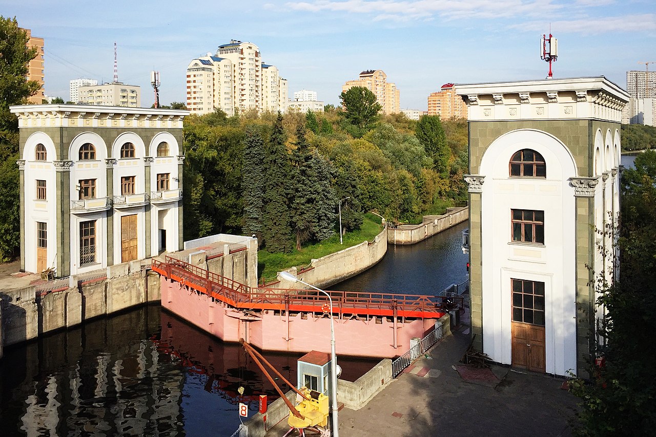 37 1280px-Lock_9_of_the_Moscow_Canal_(21457986443).jpg