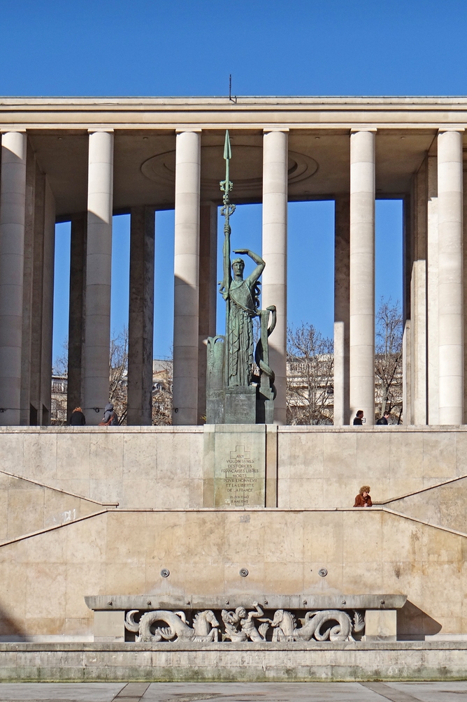 37Le_palais_de_Tokyo_(Paris)_(12419276954).jpg