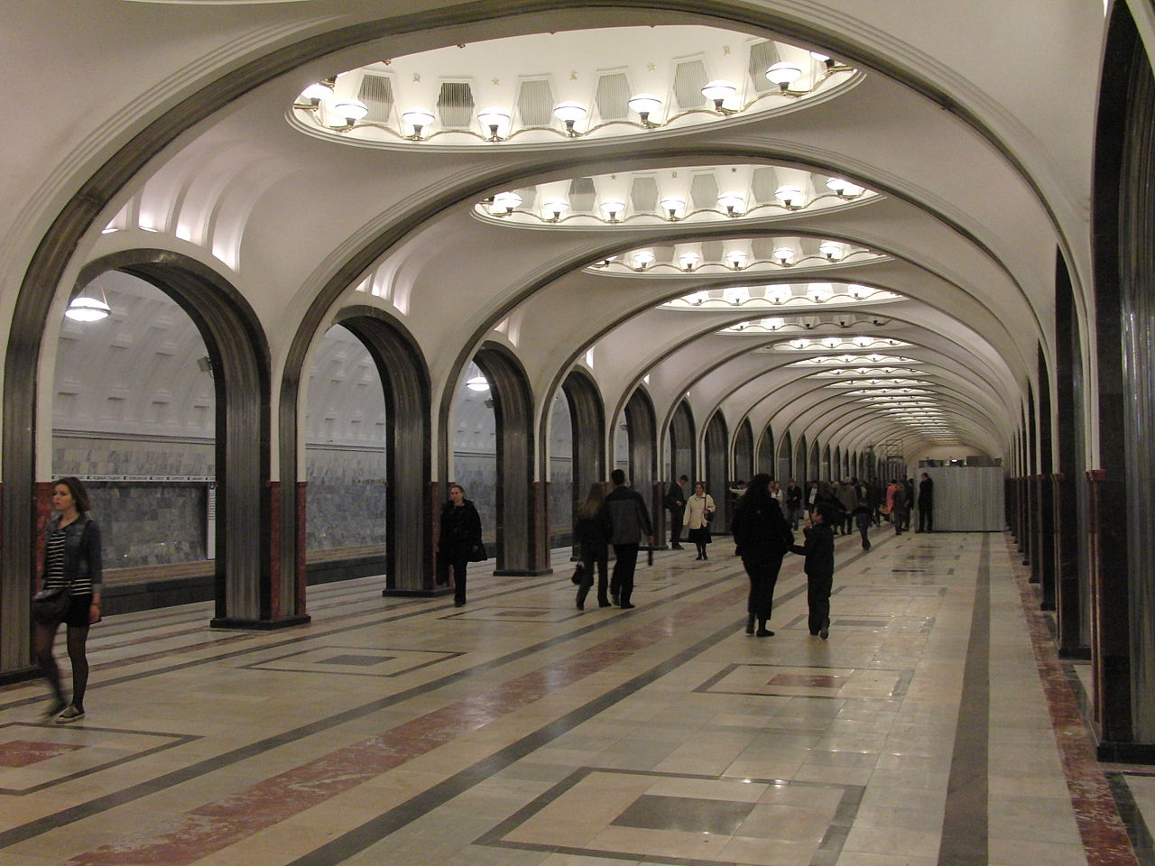 38 ар деко-Mayakovskaya_(Маяковская)_(4529776400).jpg
