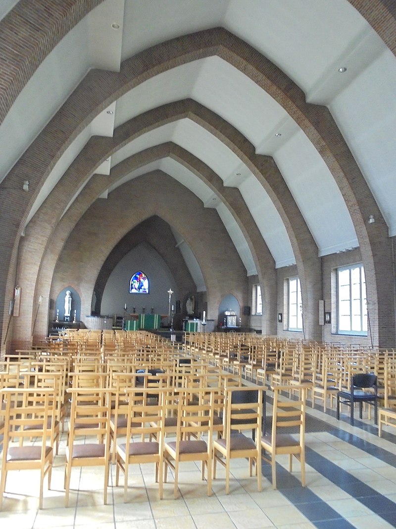 38 800px-Binnenzicht_van_de_Sint-Godelievekerk_in_Aalter-Brug_-_31_08_2018.jpg