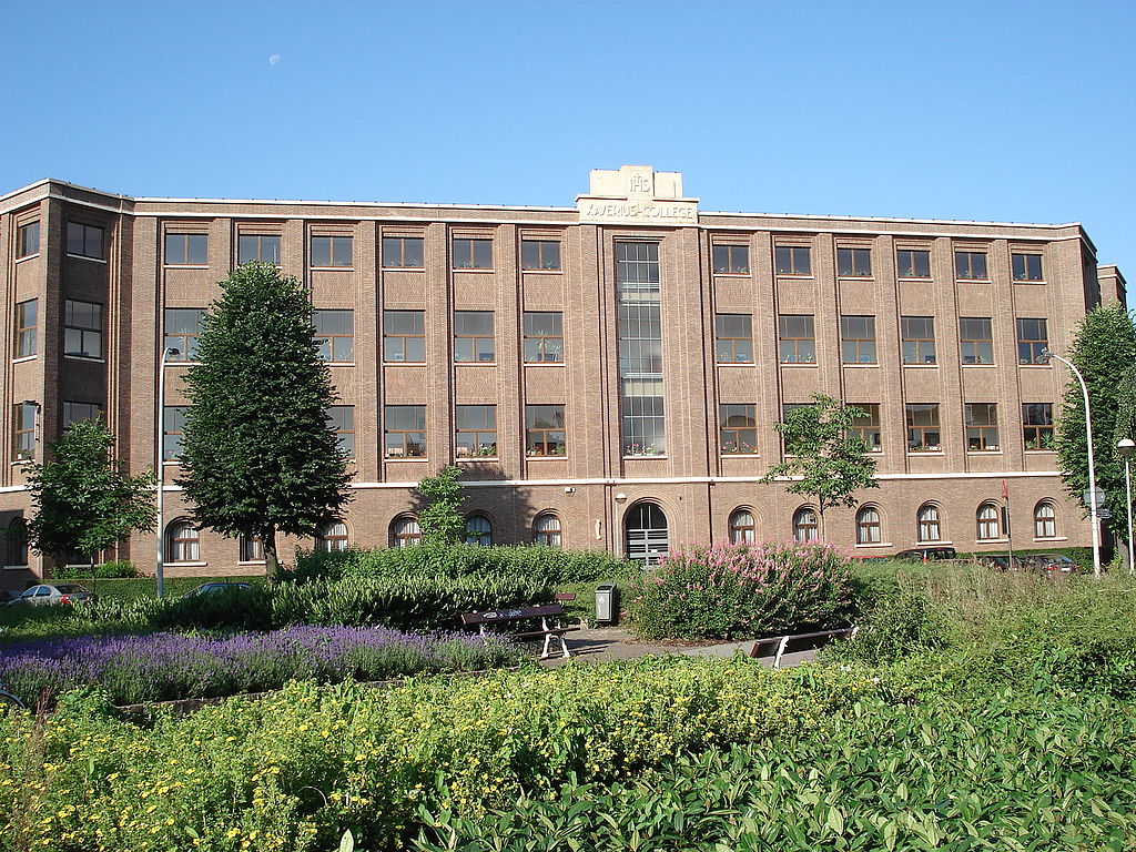 39 024px-Borgerhout_Xaveriuscollege_Voorgevel2.jpg