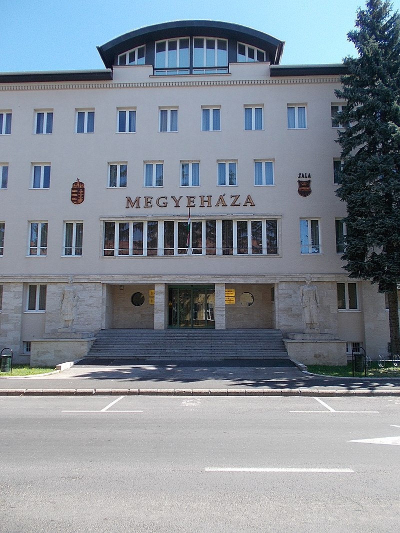 39 County_Hall,_facade_detail,_2020_Zalaegerszeg.jpg
