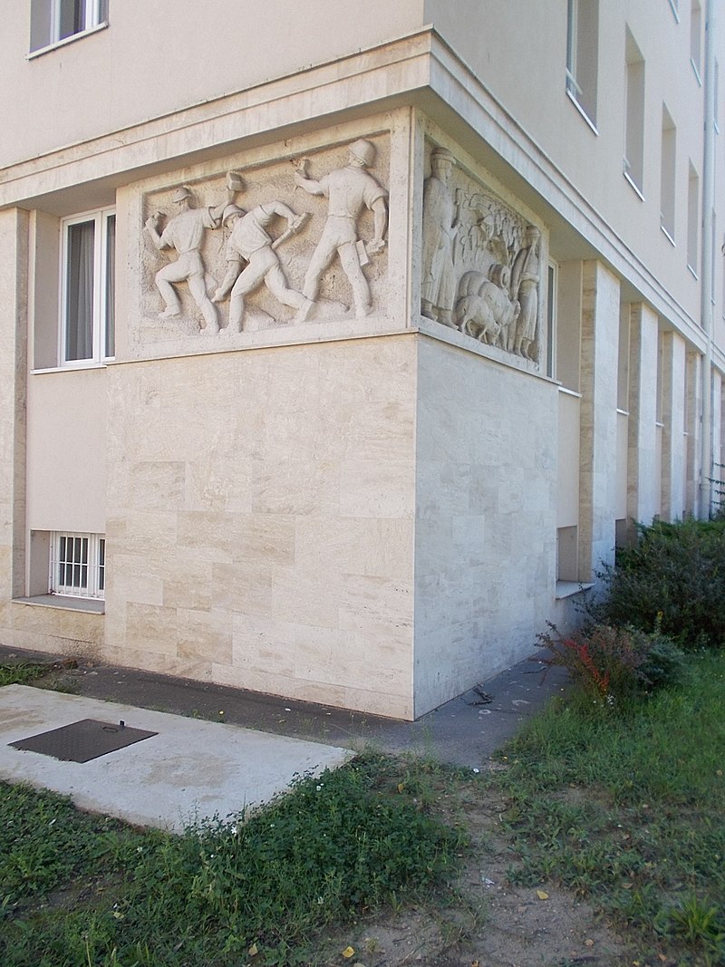 39County_Hall,_NW,_reliefs,_2020_Zalaegerszeg.jpg