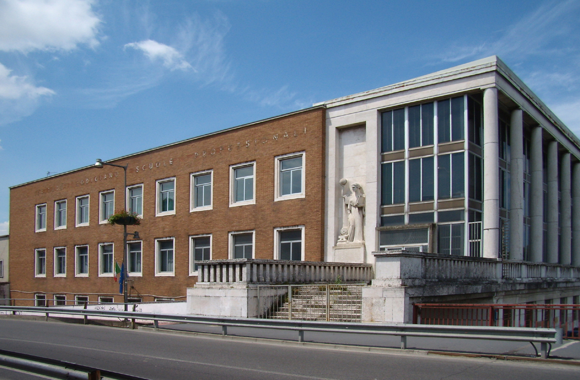 39Lodi_scuole_al_ponte.JPG