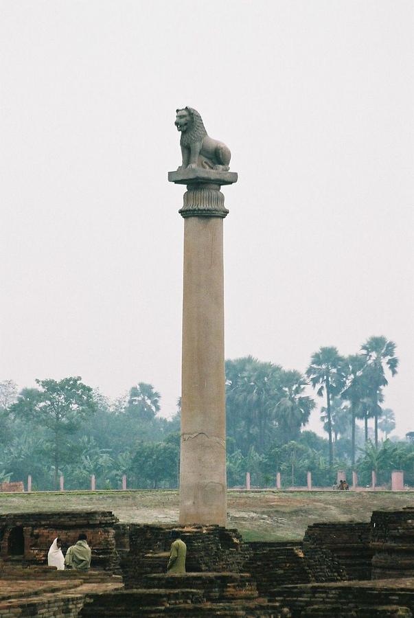 3Ashoka\'s_Pillar,_Vaishali.jpg