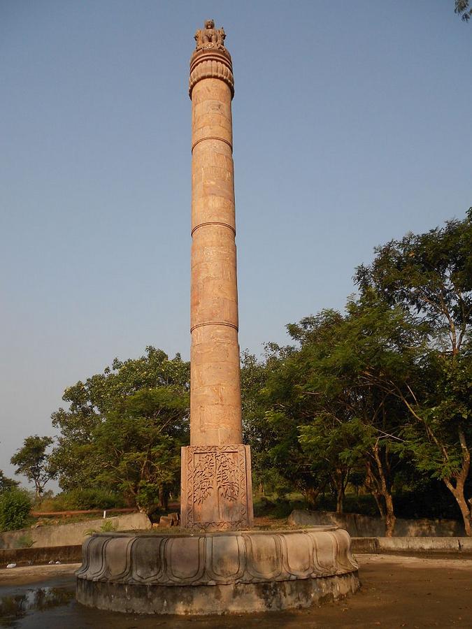 3Lion_Pillar_on_the_way_to_the_Dhauli_Giri.JPG