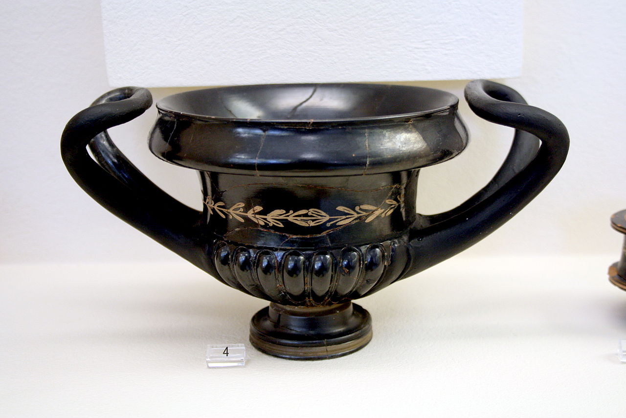 4 d 1185_-_Keramikos_Museum,_Athens_-_West_Slope_kantharos_-.jpg