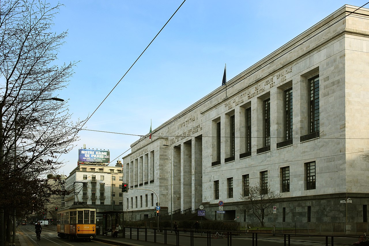 40 1280px-Il_Palazzo_di_Giustizia_di_Milano,_sede_del_Tribunale,_opera_di_Marcello_Piacentini.jpg
