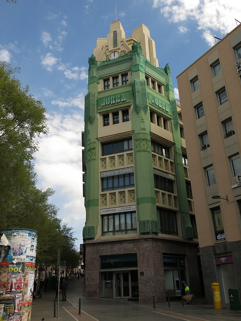 40 800px-200_Magatzems_Jorba,_c._Nou_-_muralla_del_Carme_(Manresa).jpg