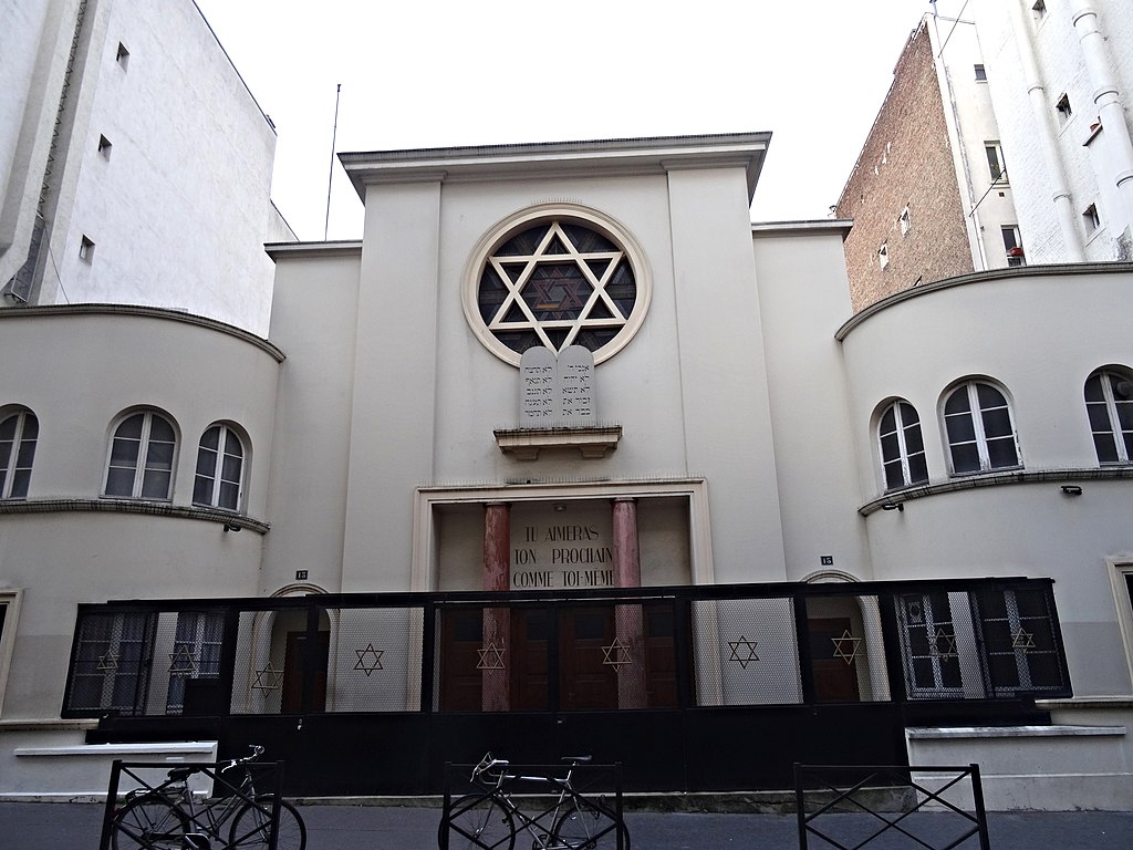 40Rue_Sainte_Isaure,_Synagogue_Montmartre,_Paris_2015.jpg