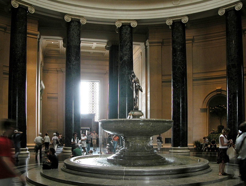 41National_Gallery_of_Art_interior.jpg
