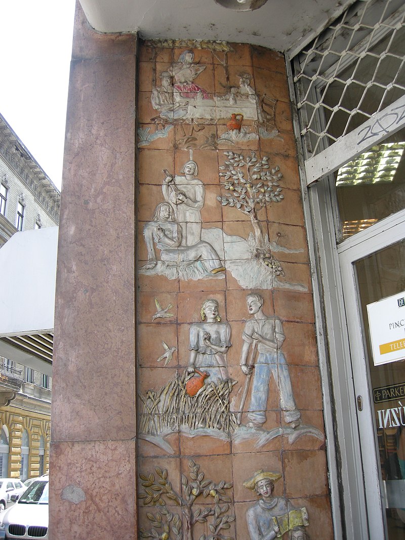 41Terracotta_relief,_Szent_István_Blvd_21,_2009_BudapestDSCN3496.jpg
