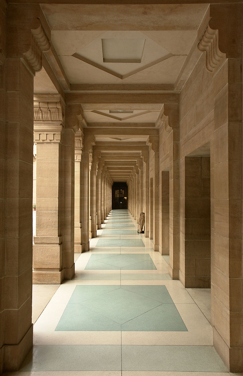 43 800px-Columns,_Umaid_Bhawan,_Jodhpur,_Rajasthan,_India.jpg