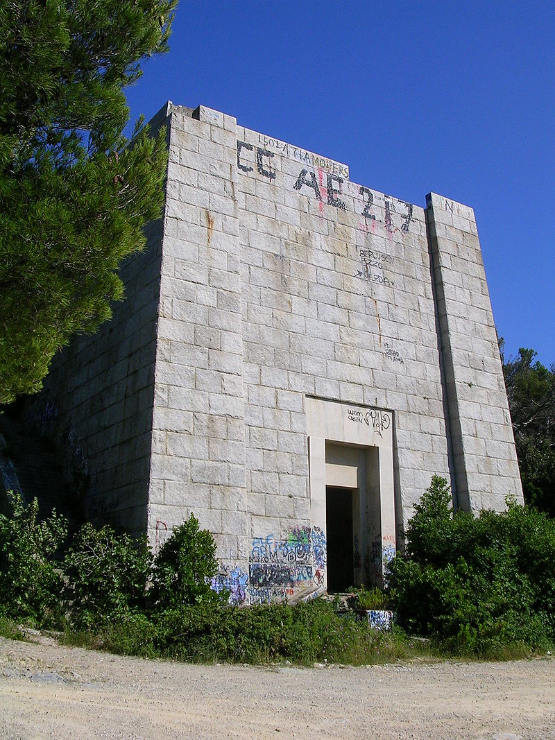 43 800px-Mausoleo_di_Ciano.jpg