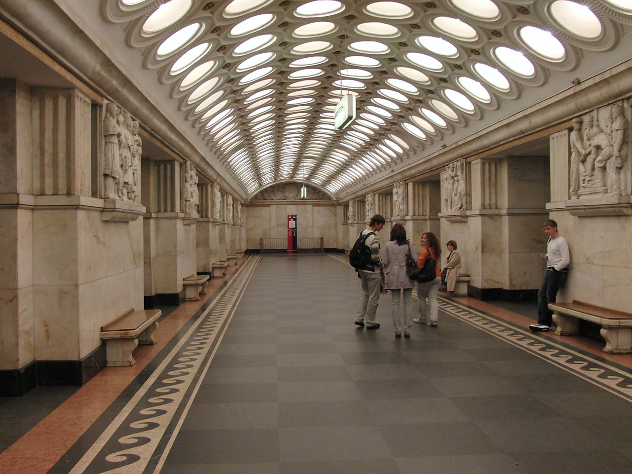 44 клас-Elektrozavodskaya_(Электрозаводская)_(5083809323).jpg