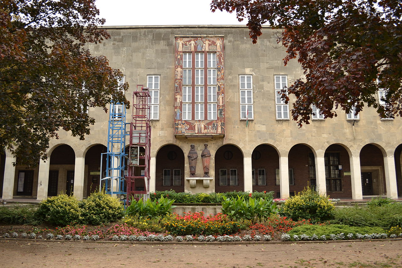 44 1280px-Csók_István_Képtár_és_Vörösmarty_Mihály_Megyei_Könyvtár_1.jpg