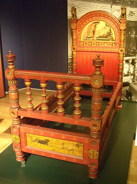 448px-SleepingBeautyBed.JPG
