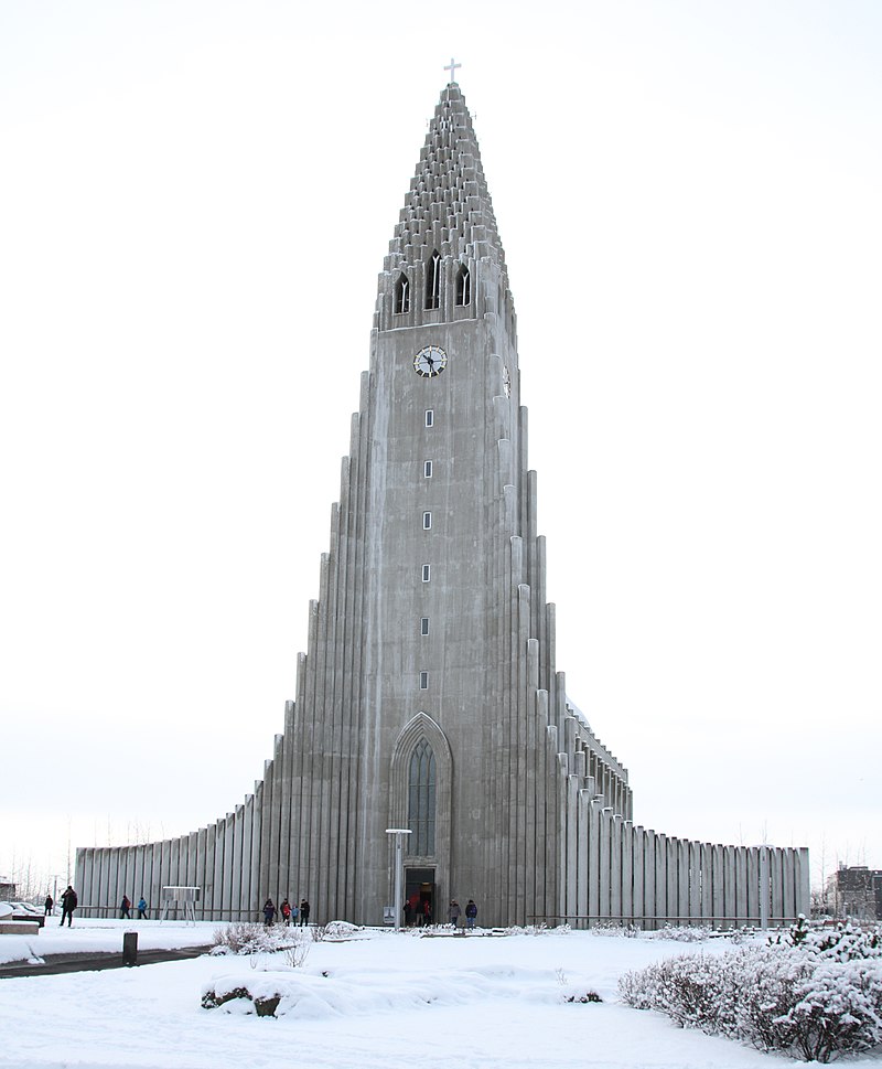 45 800px-Hallgrimskirkja_5_(24786397093).jpg