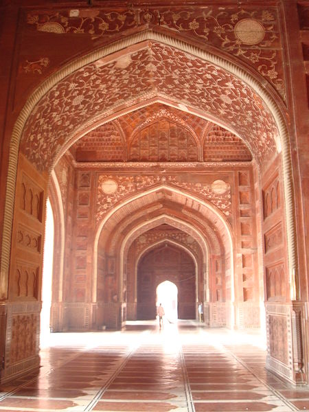 450px-arches_in_the_taj_mahal_mosque_interior_agra.jpg