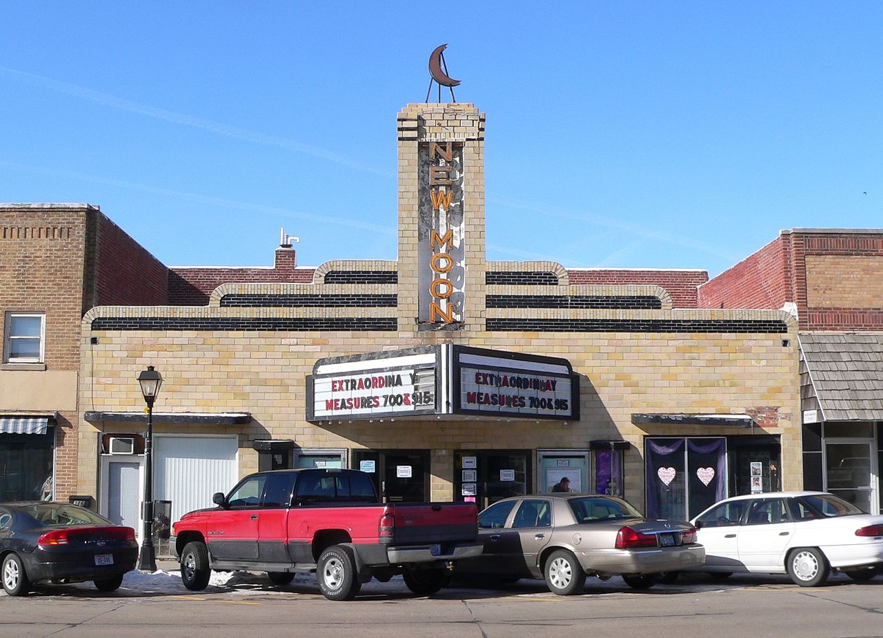 47-Neligh,_Nebraska_-_New_Moon_Theater.JPG