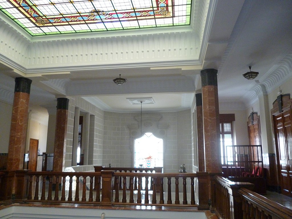 48 1024px-Hall_del_Palacio_de_la_Asamblea_de_Melilla_7.jpg