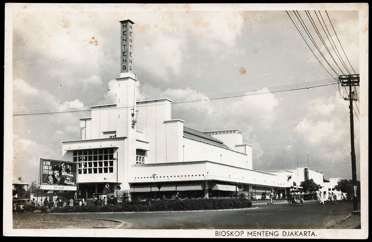49 индоBioskop_Menteng,_Jakarta,_c._1952.jpg