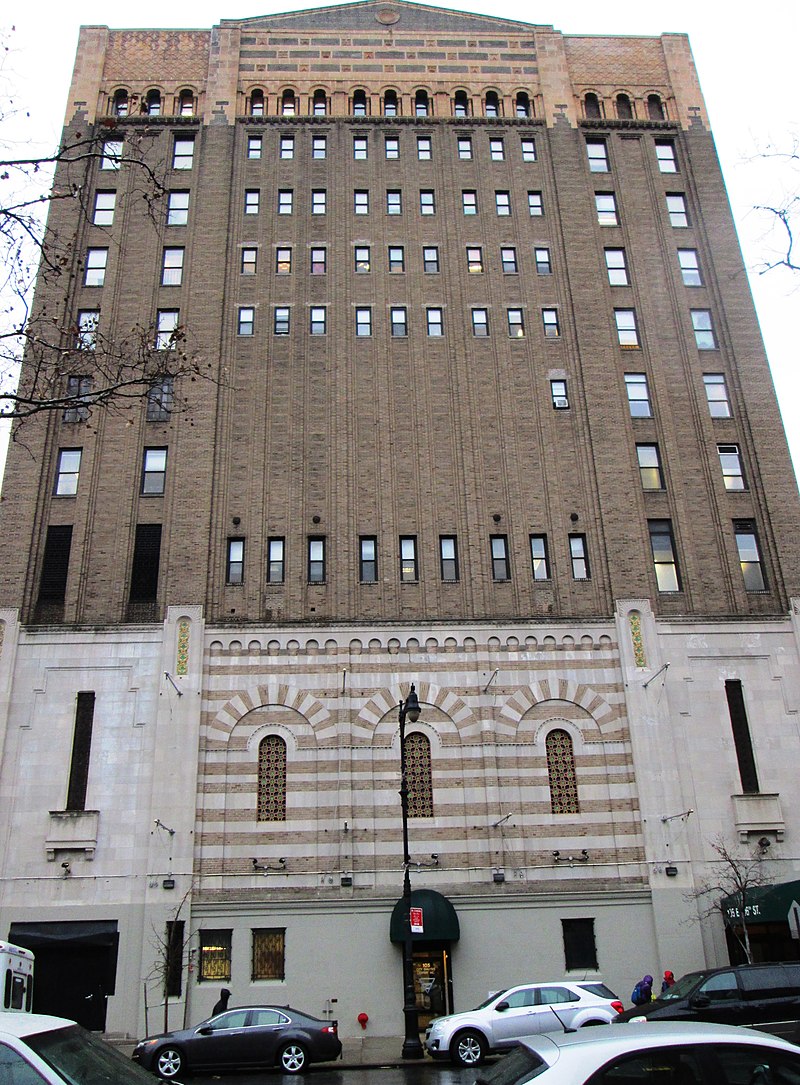 49 800px-105_East_106th_Street.jpg