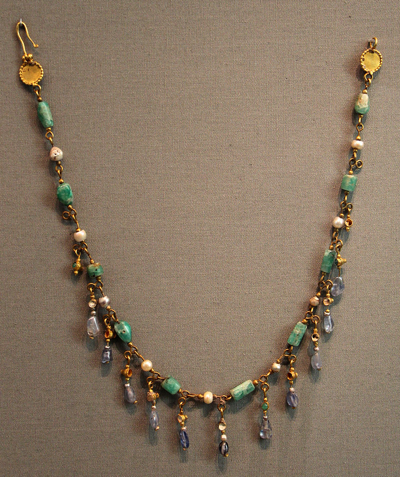 5-6Officina_costantinopolitana,_tesoro_di_asyut_(egitto),_V-VI_sec_ca._12_collana.JPG
