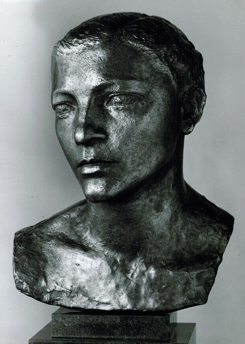 50685339_odettebustebronze.jpg