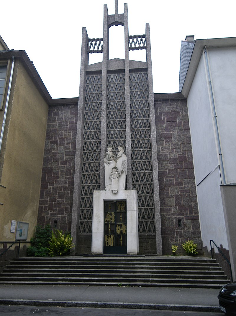 50Chapelle_de_la_Sainte_Famille_Passage_du_Couëdic_à_Rennes_-_panoramio.jpg