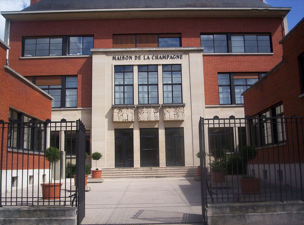 51 1024px-Maison_de_la_Champagne.jpg