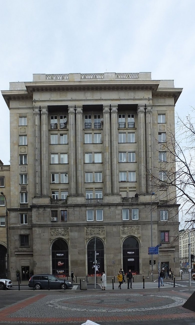 52 800px-Plac_konstytucji_marszałkowska_53.jpg